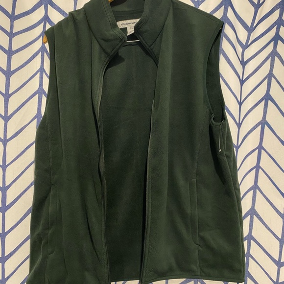 Generic Men’s Green Fleece Vest - Picture 2 of 5